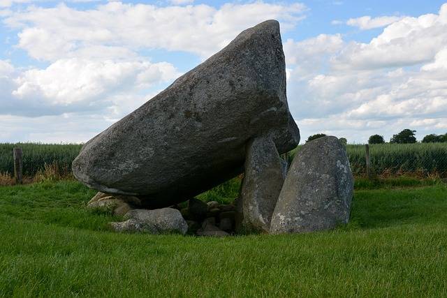 Cork : Brownshill Portal Tomb (Dolmen)