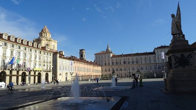Turin : Piazza Castello