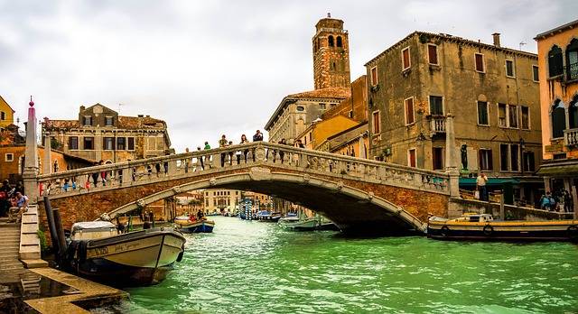 Venice : Ponte delle Guglie