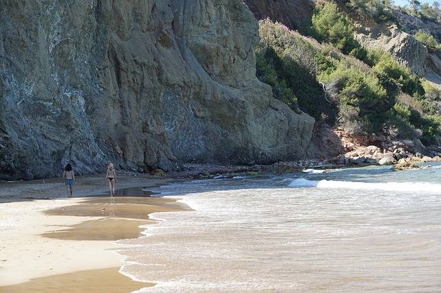 Where to find quiet beaches Ibiza?