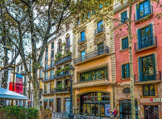 Where is the shopping street Barcelona?