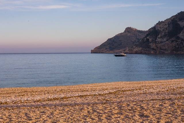 What is the beach like in Alicante?